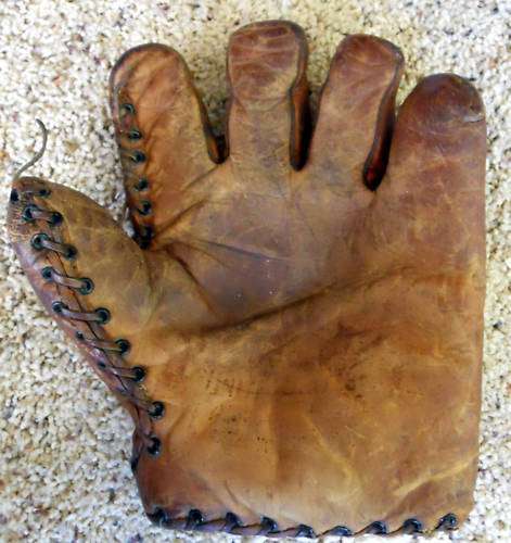 Laced Perimeter Glove Front